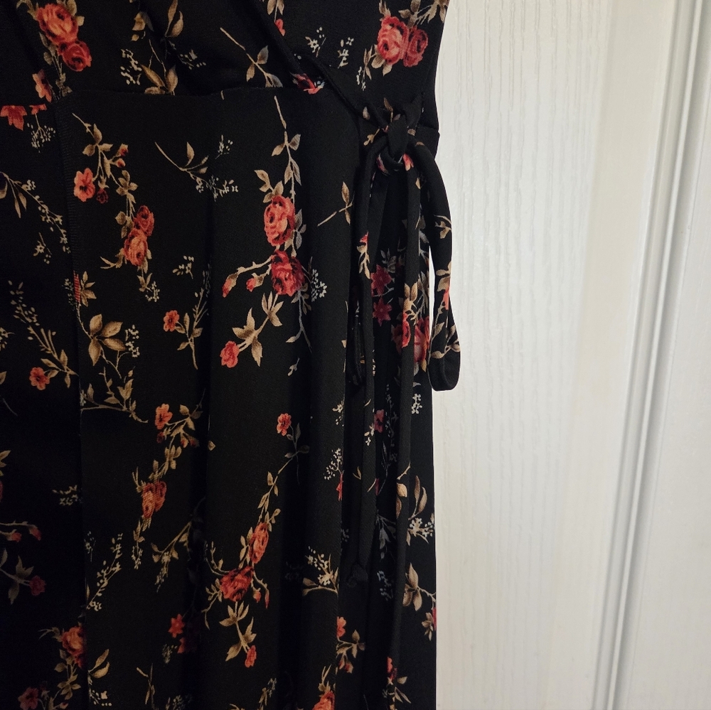 Kaileigh Dark Floral Wrap Mini Dress Size M - Picture 4 of 10